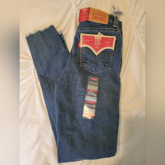 Girls Levis - Picture 2 of 3